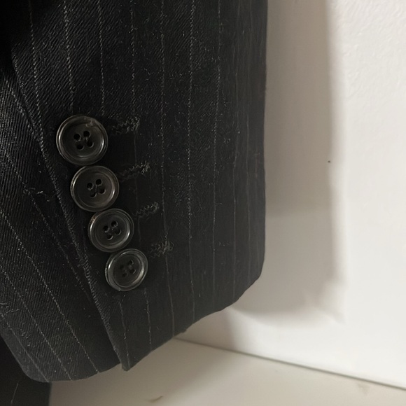 HUGO BOSS Men's Black Pinstripe Blazer ACCEPTING OFFERS Size 38R - Picture 8 of 9